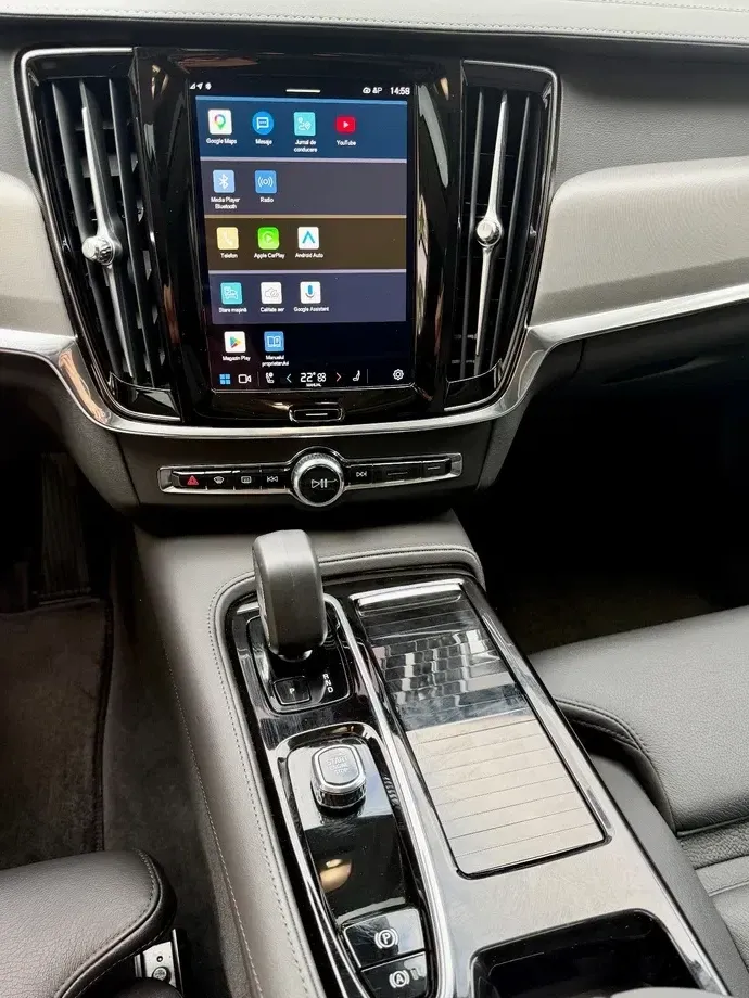 Volvo S90 Recharge T8 AWD Core — imagine 3