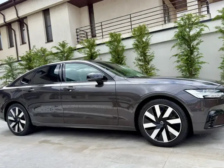 Volvo S90 Recharge T8 AWD Core
