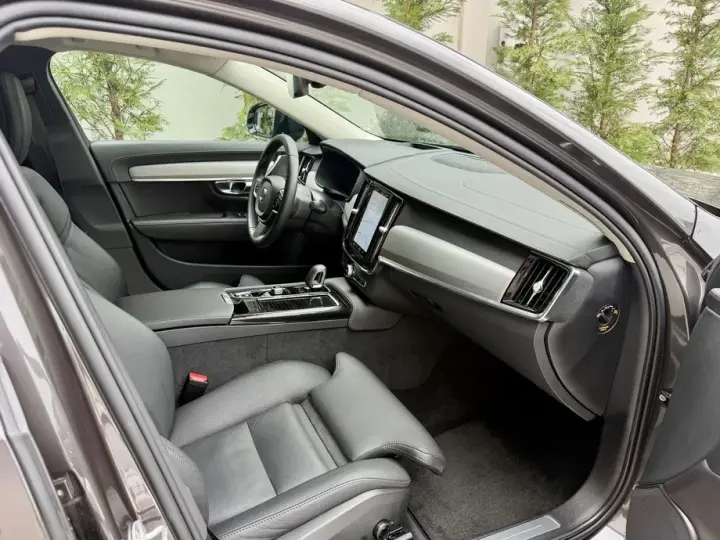 Volvo S90 Recharge T8 AWD Core