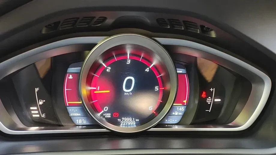 Volvo V40 II D2 — imagine 5