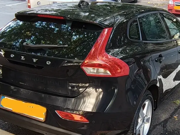 Volvo V40 II D2