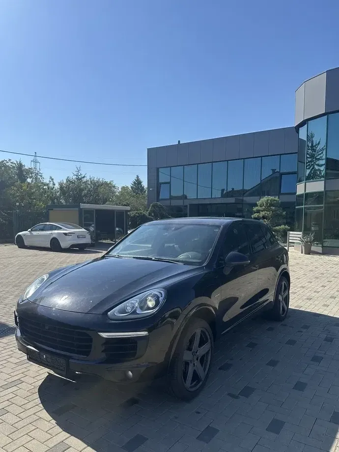 Porsche Cayenne — imagine 3