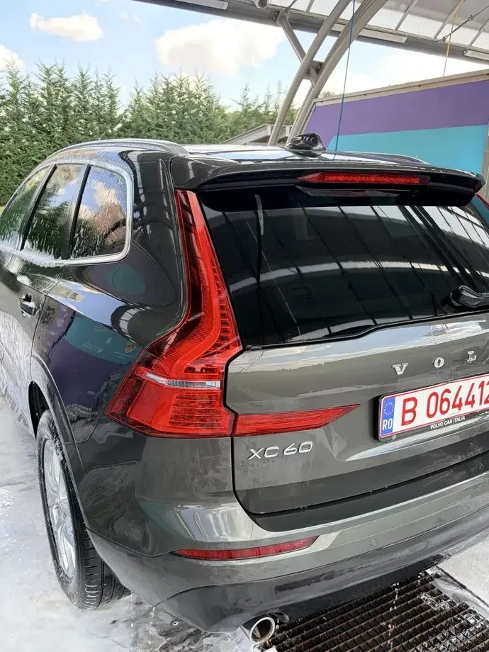 Volvo XC 60 II T8 Twin Engine AWD Momentum — imagine 4