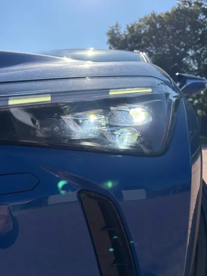 Lexus UX 300e Luxury — imagine 3