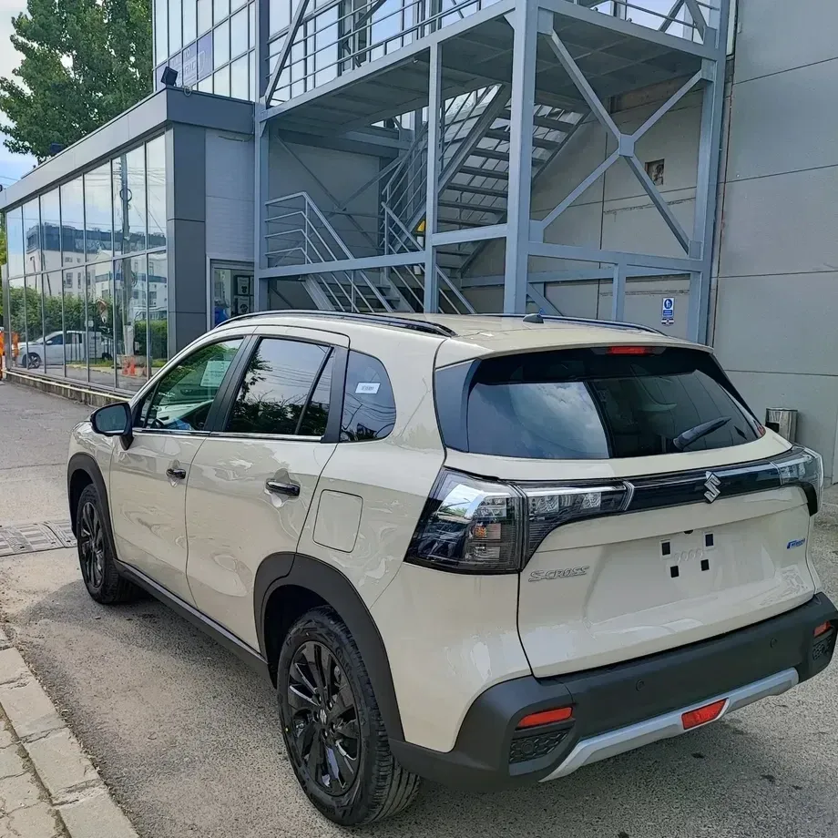 Suzuki S-Cross 1.4 Boosterjet 6MT MHEV Signature — imagine 5