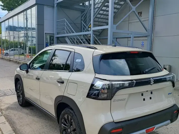 Suzuki S-Cross 1.4 Boosterjet 6AT MHEV Signature