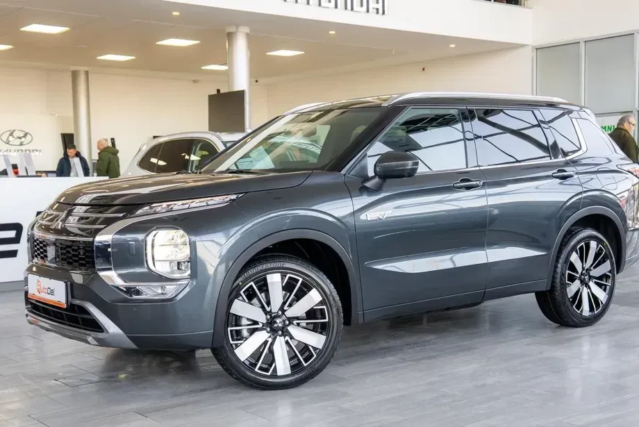 Mitsubishi Outlander — imagine 3