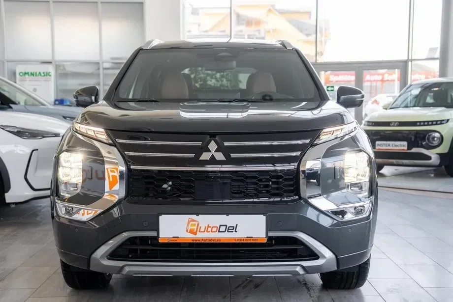 Mitsubishi Outlander — imagine 2