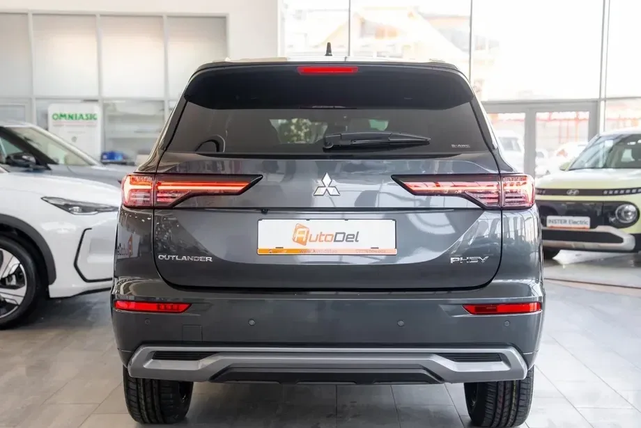 Mitsubishi Outlander — imagine 5