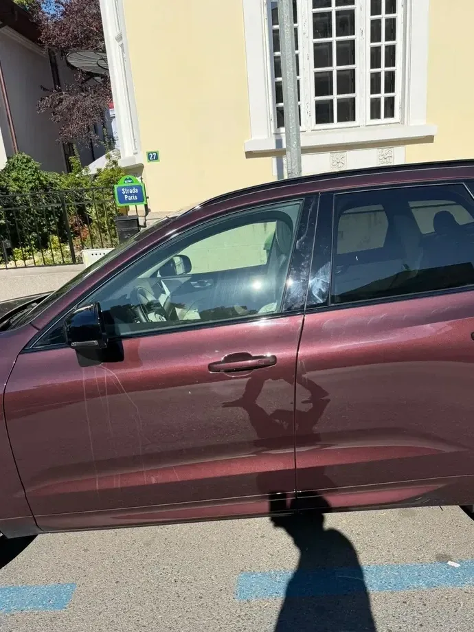Volvo XC 60 T6 AWD Ultra Dark — imagine 4