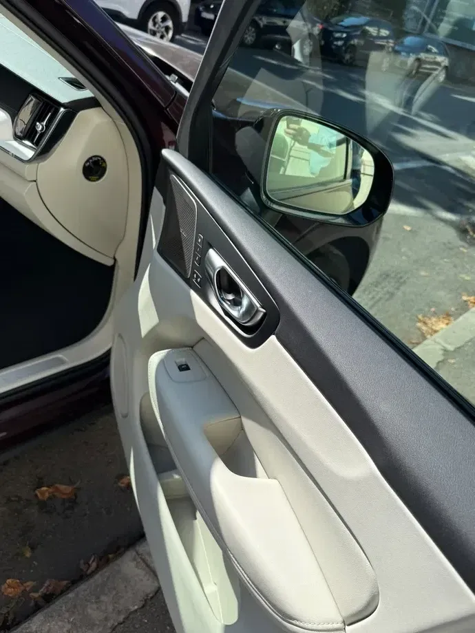 Volvo XC 60 T6 AWD Ultra Dark — imagine 5