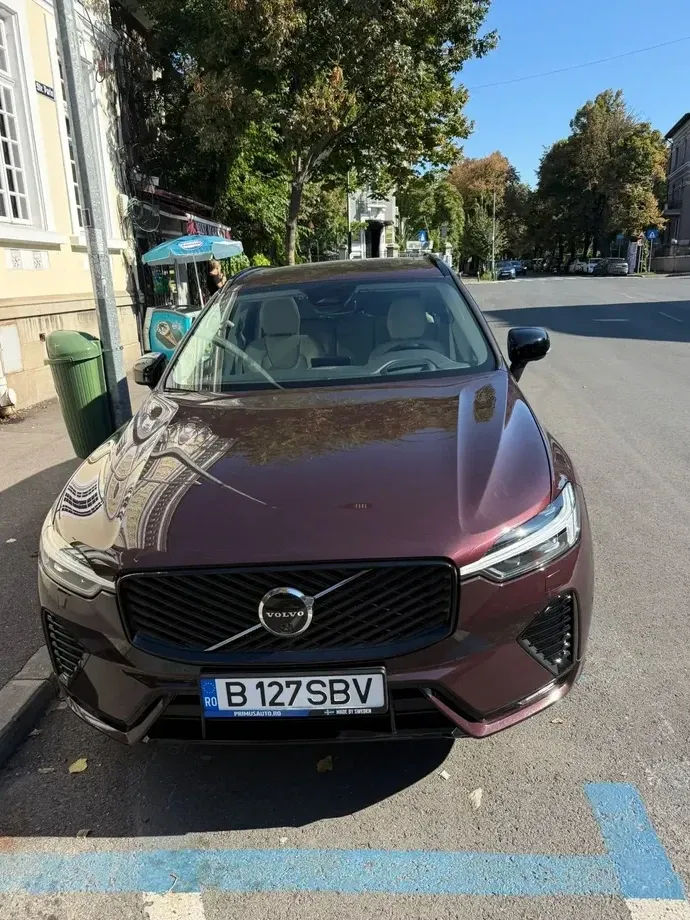 Volvo XC 60 T6 AWD Ultra Dark — imagine 2