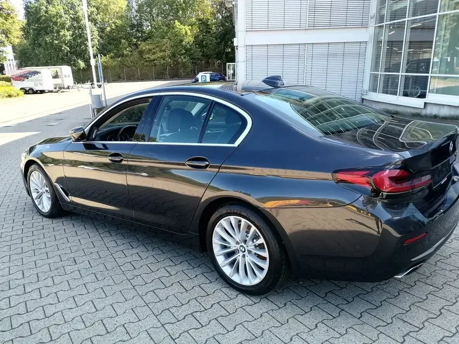 BMW Seria 5 530i Aut. — imagine 5