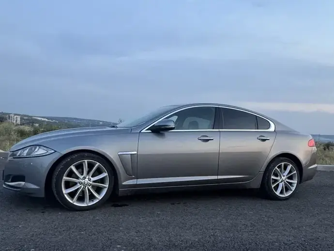 Jaguar XF 2.2D Portfolio