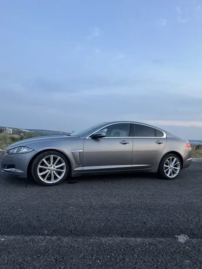 Jaguar XF 2.2D Portfolio — imagine 2