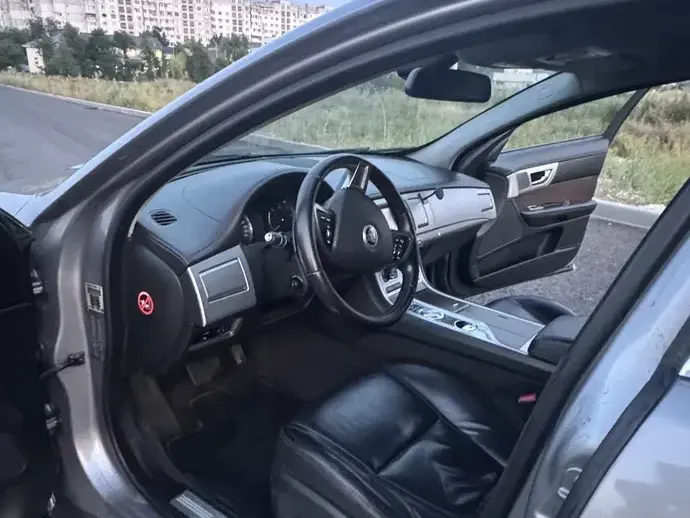 Jaguar XF 2.2D Portfolio