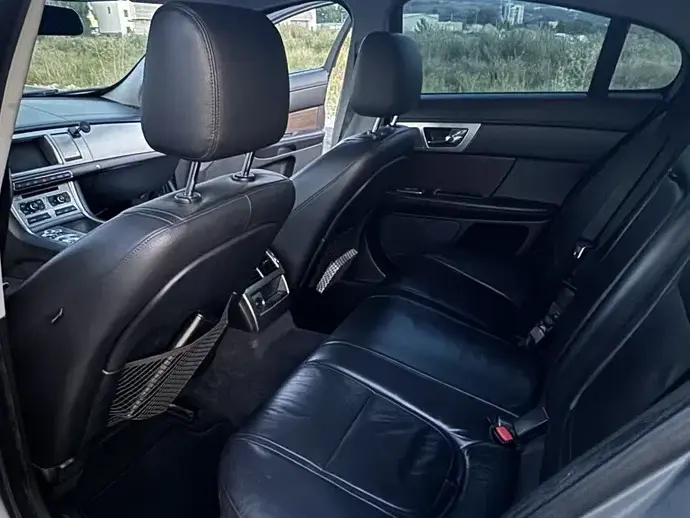 Jaguar XF 2.2D Portfolio