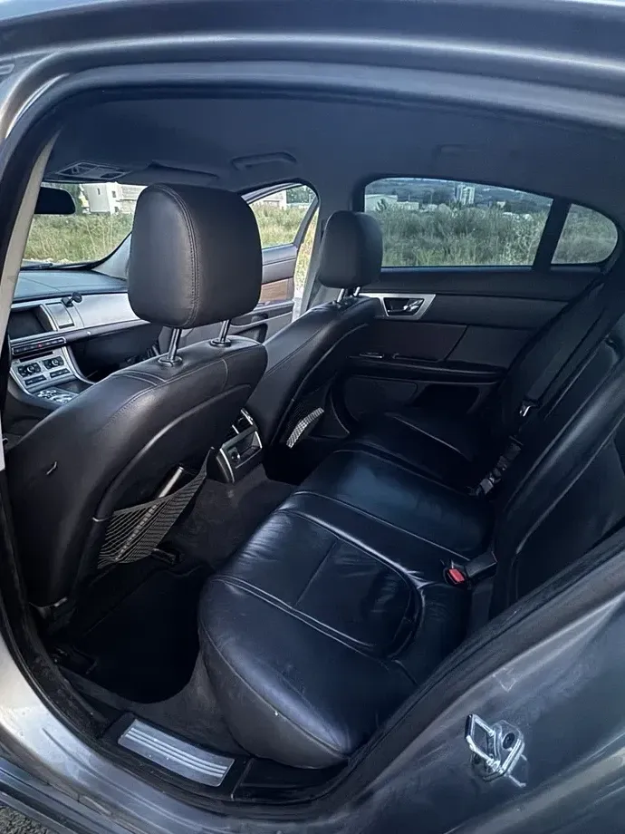 Jaguar XF 2.2D Portfolio — imagine 6