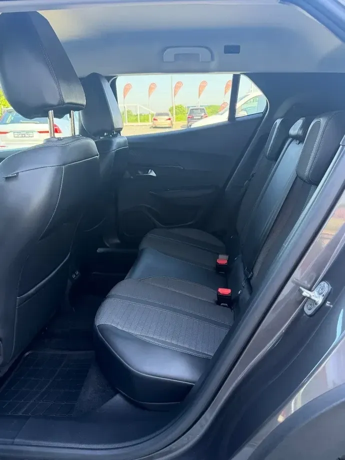 Peugeot 2008 II 1.5 BlueHDI EAT8 STT Allure Pack — imagine 5