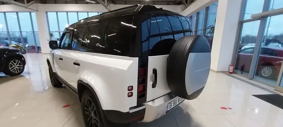 Land Rover Defender — imagine 5