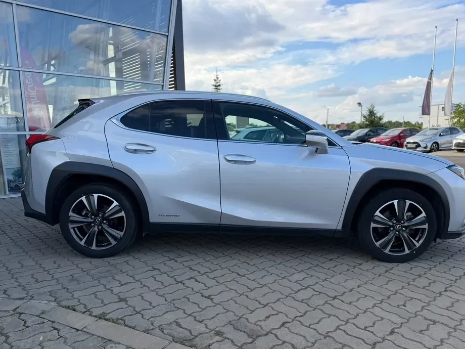 Lexus UX 250h Business Edition — imagine 2