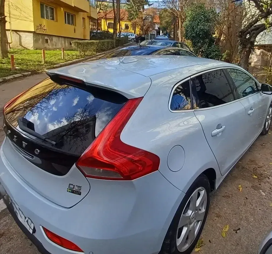 Volvo V40 II D3 Geartronic Momentum — imagine 2