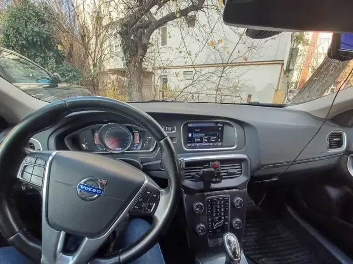 Volvo V40 II D3 Geartronic Momentum