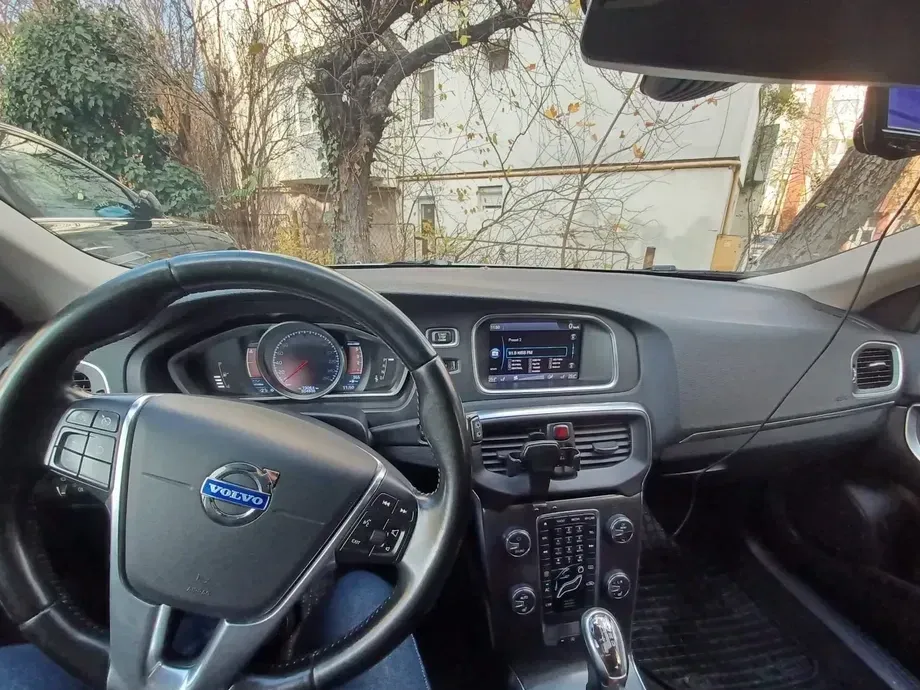 Volvo V40 II D3 Geartronic Momentum — imagine 6