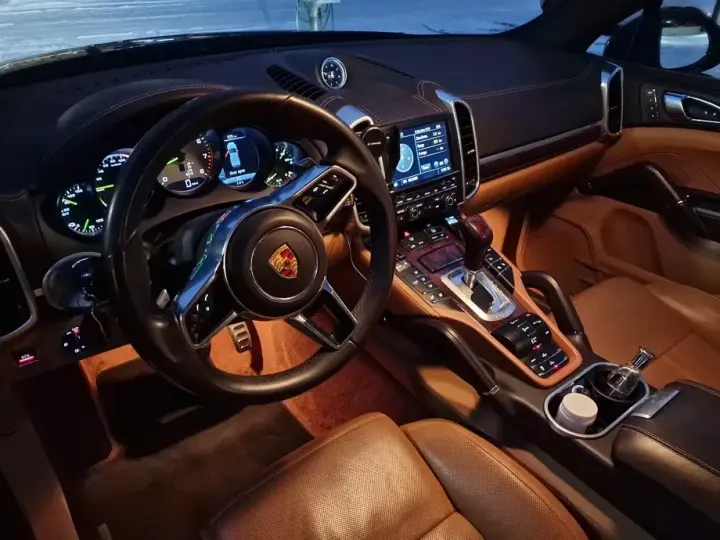 Porsche Cayenne S E-Hybrid Platinum Edition