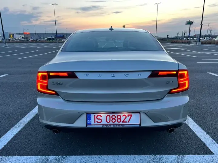 Volvo S90 D4 Geartronic Momentum Pro
