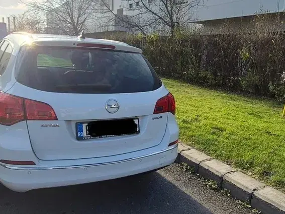 Opel Astra J
