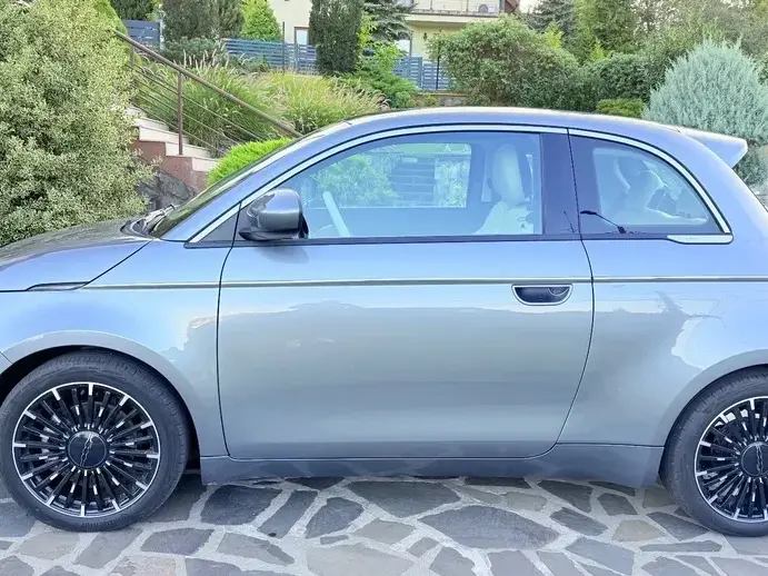 FIAT 500E La Prima