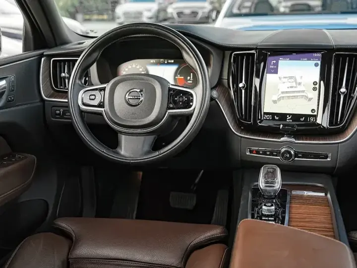 Volvo XC 60 Recharge T6 Twin Engine eAWD Inscription Expression