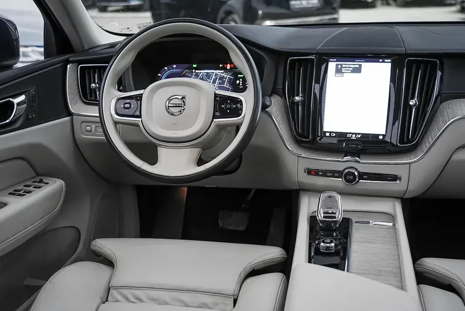 Volvo XC 60 Recharge T6 Twin Engine eAWD Inscription Expression — imagine 5