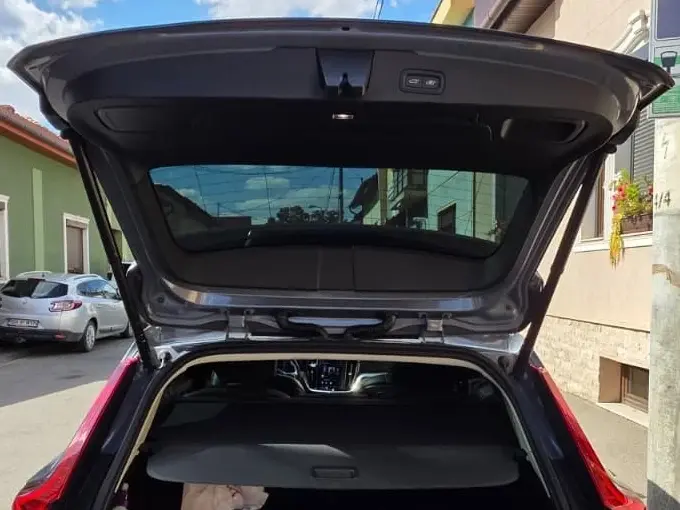 Volvo V60 II B4 MHEV AT Plus Dark