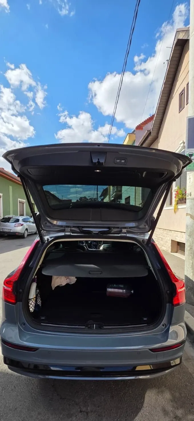Volvo V60 II B4 MHEV AT Plus Dark — imagine 4