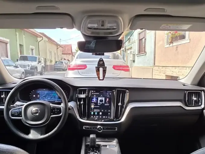 Volvo V60 II B4 MHEV AT Plus Dark