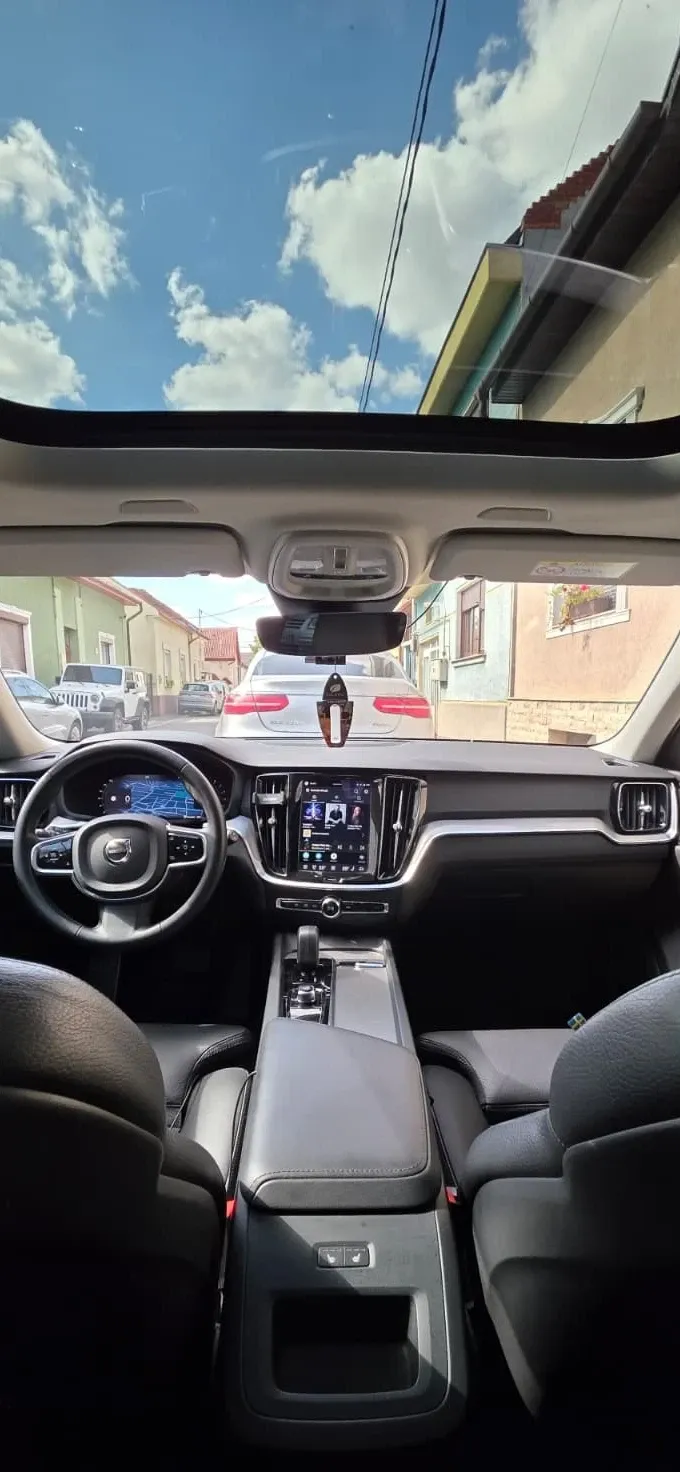 Volvo V60 II B4 MHEV AT Plus Dark — imagine 5