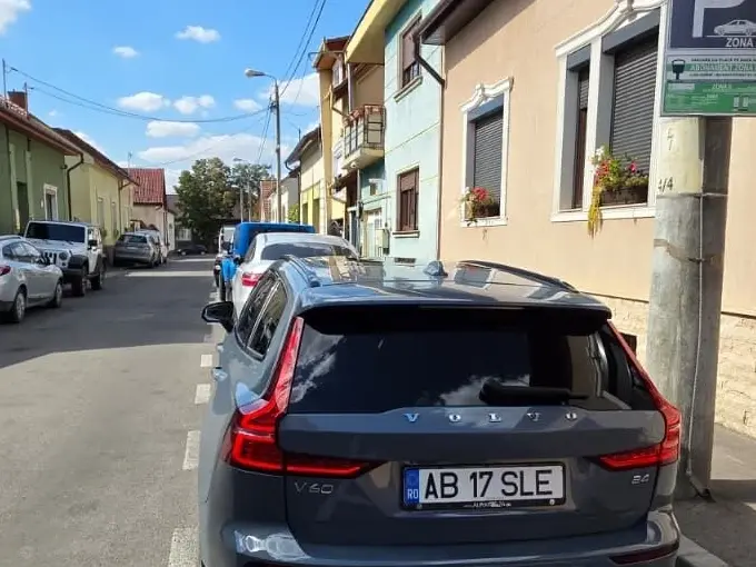 Volvo V60 II B4 MHEV AT Plus Dark