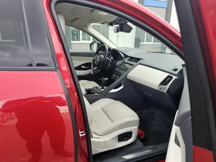 Jaguar E-Pace D180 AWD R-Dynamic HSE