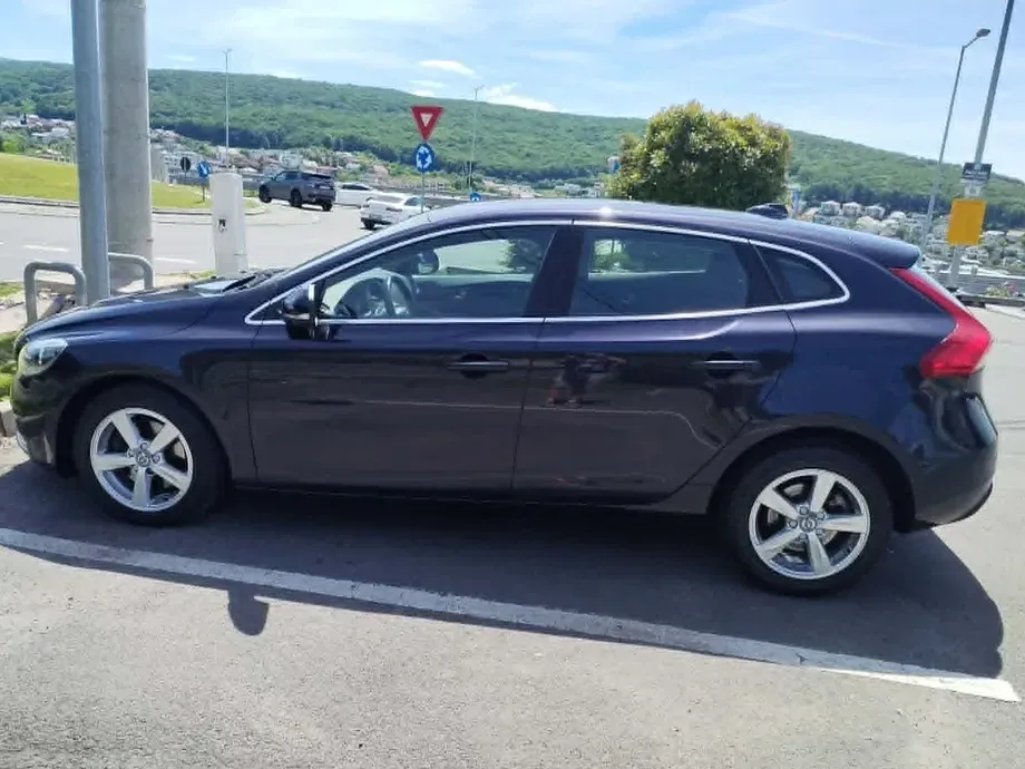 Volvo V40 D2 Basic — imagine 3