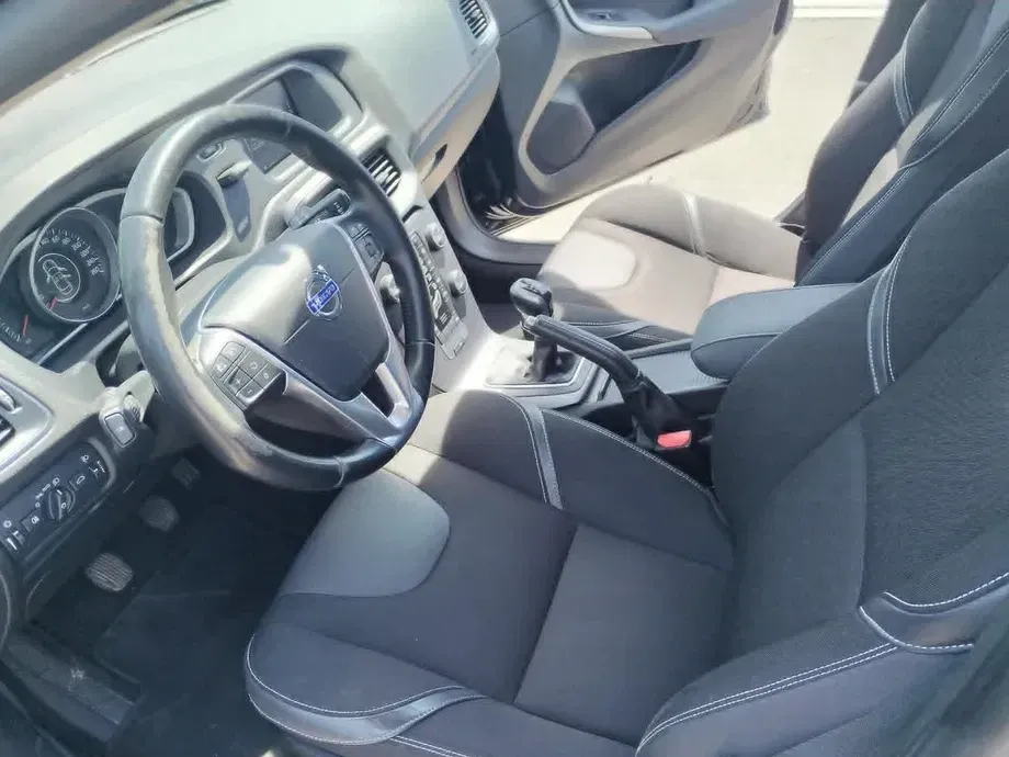 Volvo V40 D2 Basic — imagine 4