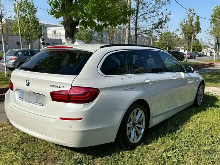 BMW Seria 5 F10/F11/F07 [2010 - 2017] 520d
