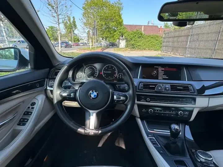 BMW Seria 5 F10/F11/F07 [2010 - 2017] 520d