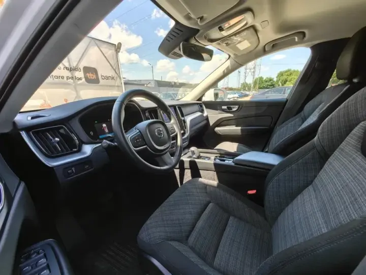 Volvo XC 60 B4 MHEV AT8 AWD Momentum Pro