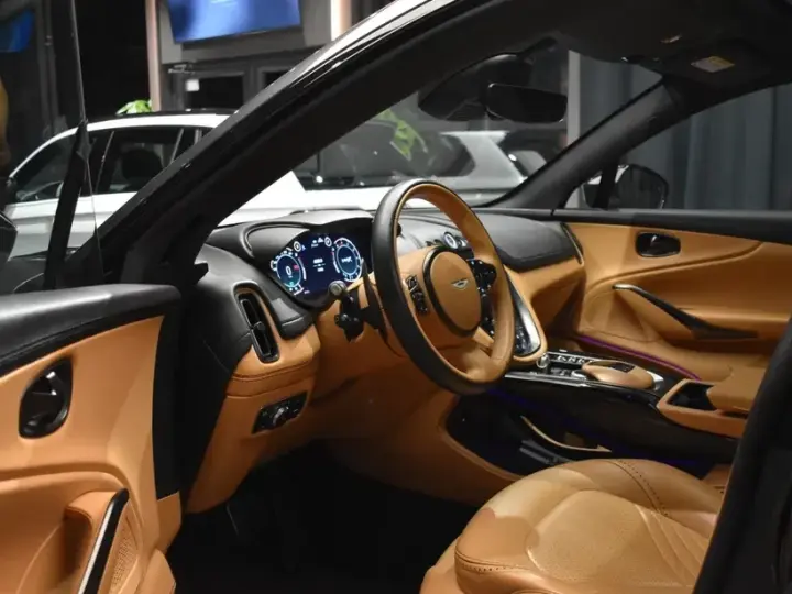 Aston Martin DBX