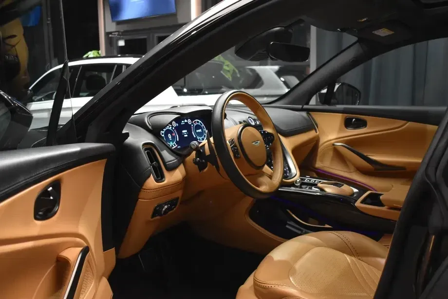 Aston Martin DBX — imagine 4
