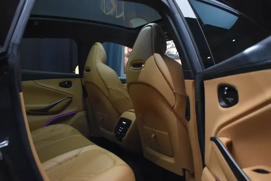 Aston Martin DBX — imagine 6