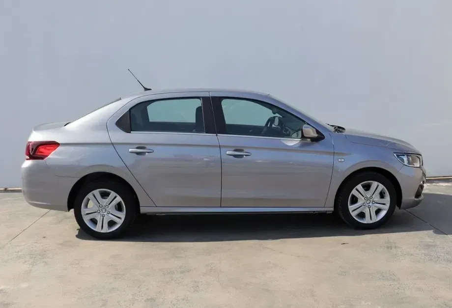 Peugeot 301 1.5 BlueHDI FAP Allure — imagine 4