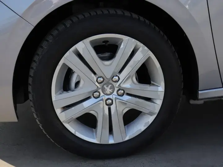 Peugeot 301 1.5 BlueHDI FAP Allure